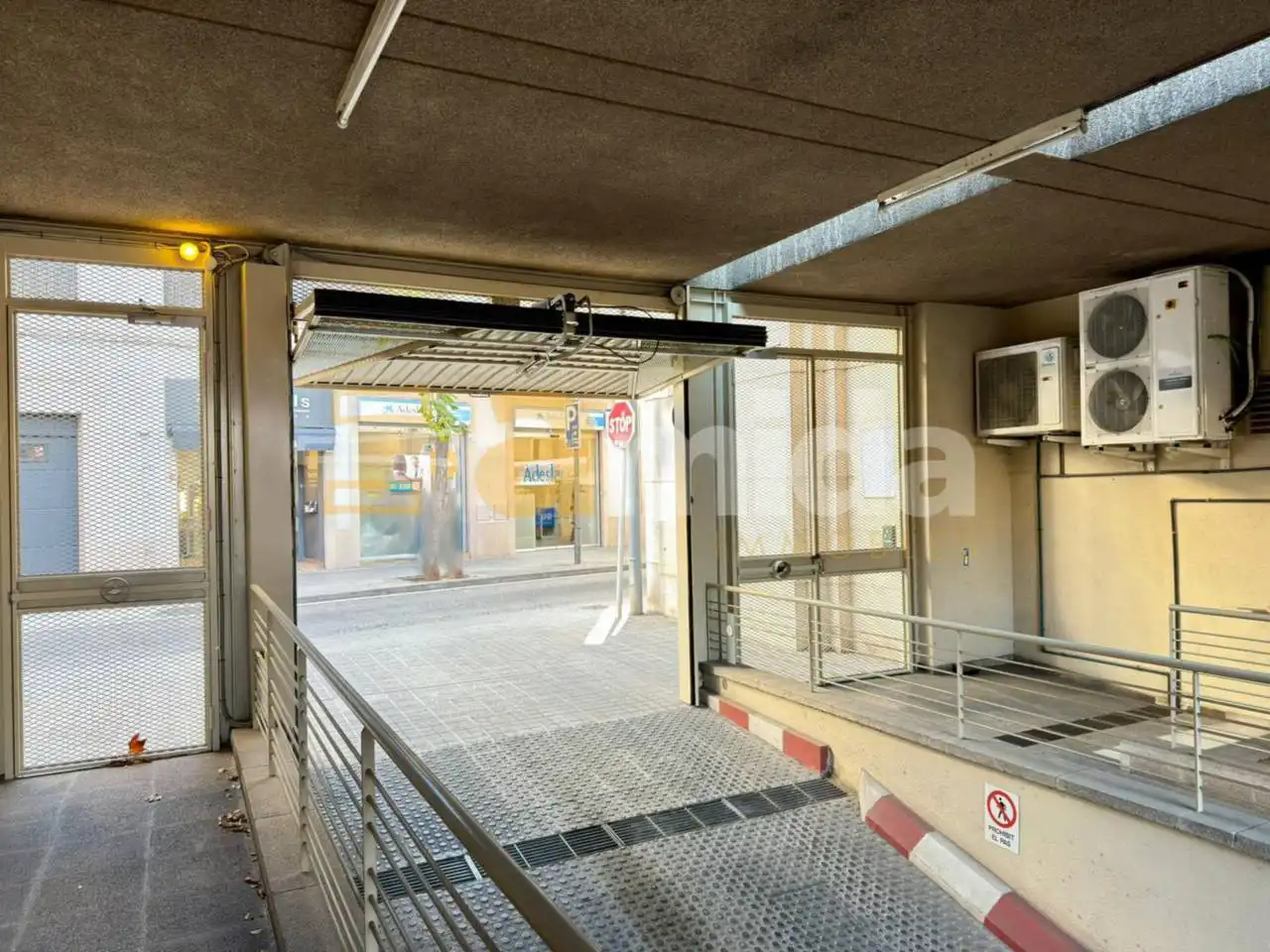 Einzelparkplatz mit Aufzug zur Miete in Centre - Sant Oleguer, imagen 9