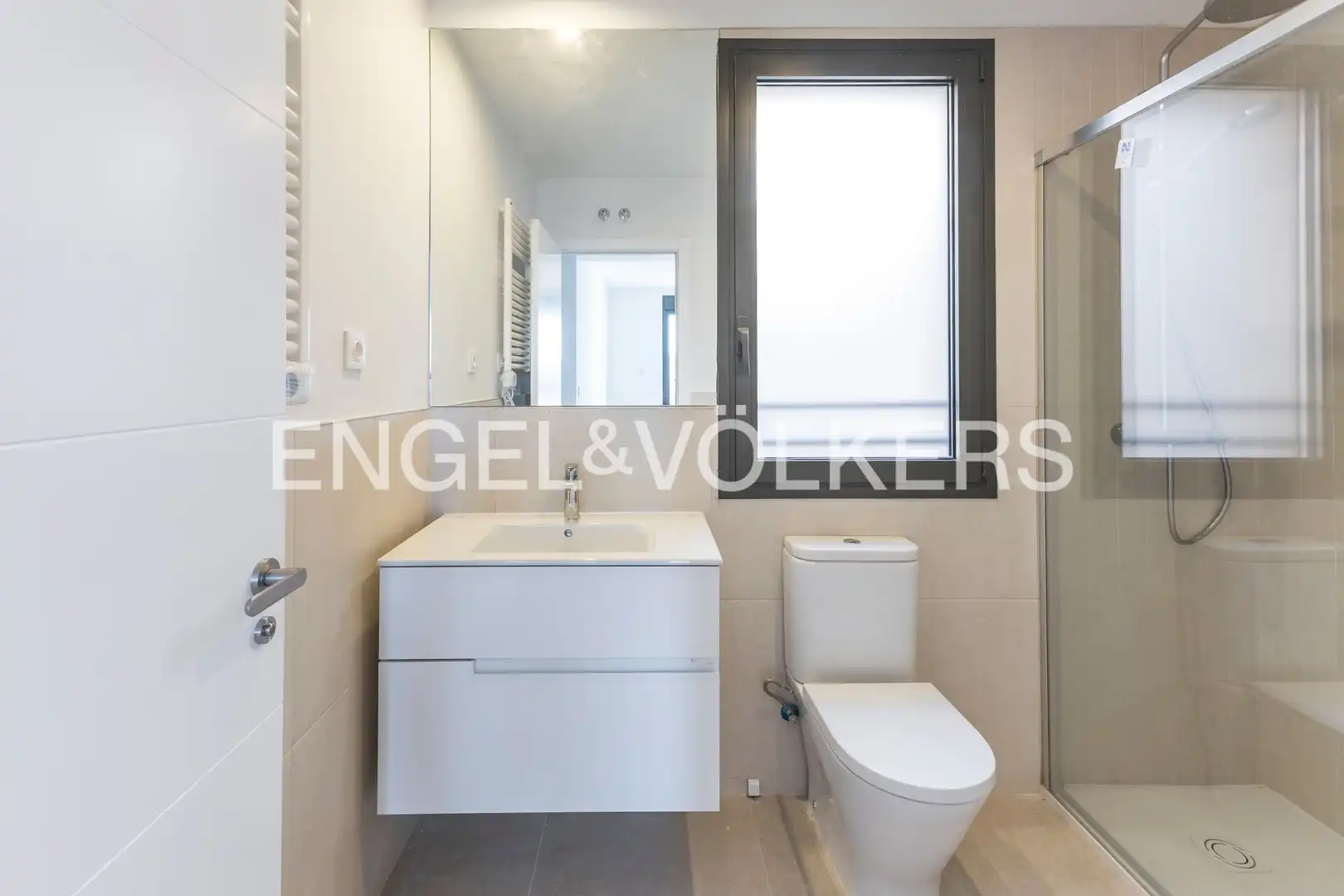 Baño de Piso de alquiler en Madrid con Aire acondicionado, Calefacción y Jardín privado