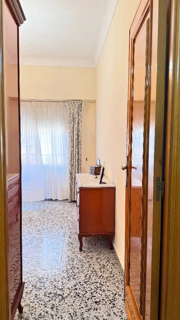 Bedroom of Flat for sale in Valencia