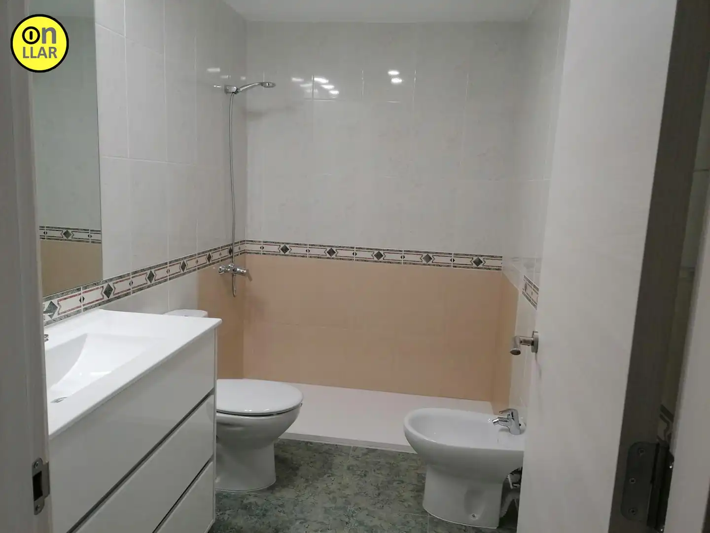 Baño de Piso en venta en Canovelles