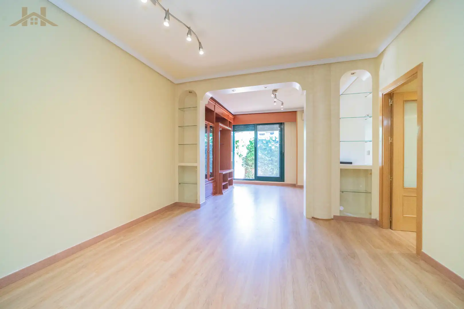Sala de estar de Piso en venta en Boadilla del Monte con Aire acondicionado, Calefacción y Jardín privado