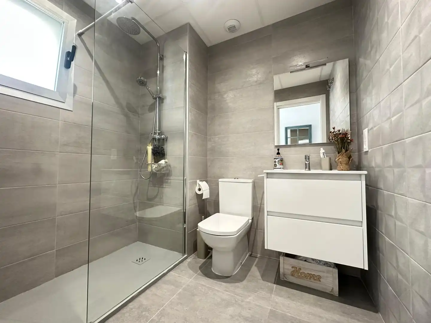 Bany de Apartament de lloguer en Daimús amb Moblat, Balcó i Piscina comunitària