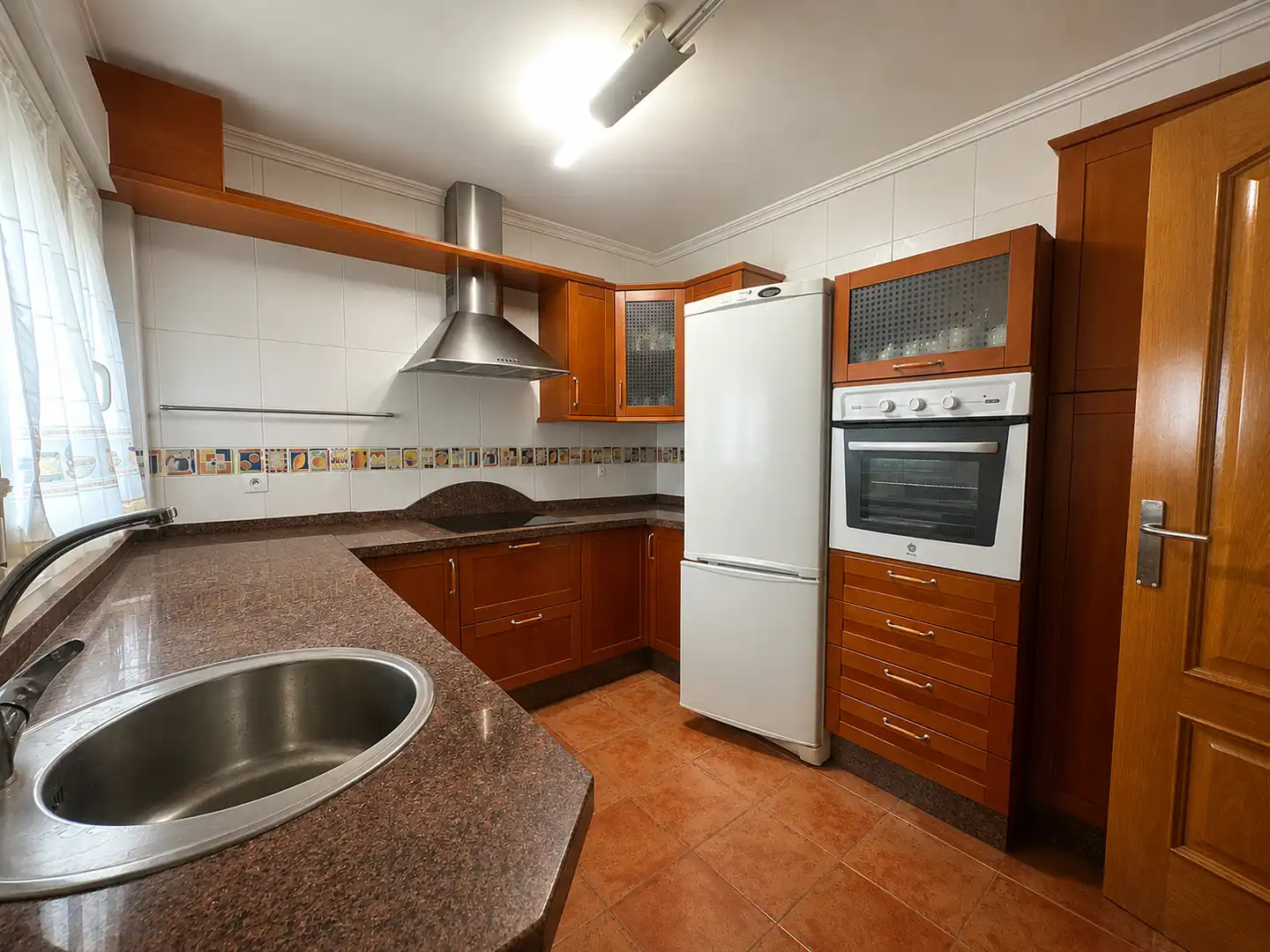 Cuina de Dúplex en venda en Vélez-Málaga amb Aire condicionat, Parquet i Terrassa