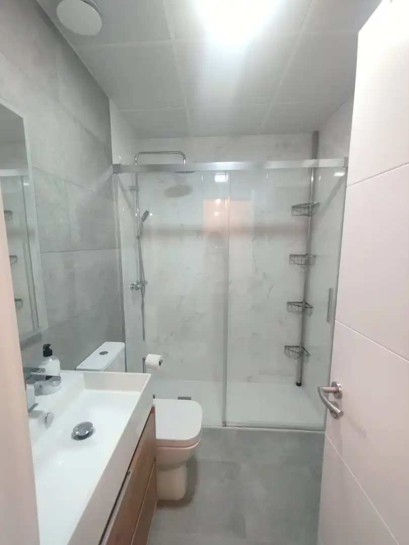 Bathroom of Attic for rent in Granada  with Air Conditioner, Heating and Storage room