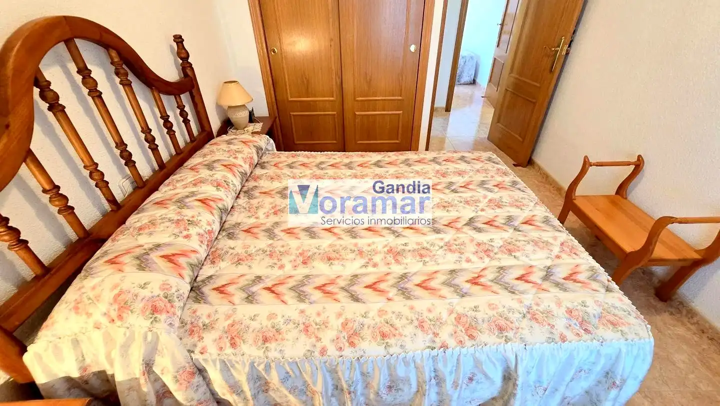 Habitación de Apartamento de alquiler en Gandia con Aire acondicionado, Calefacción y Piscina comunitaria