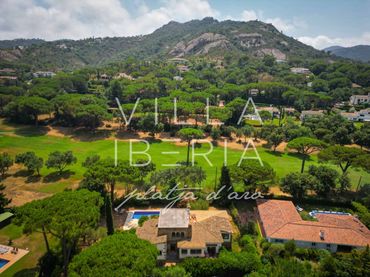Casa con piscina en venta en Avenida De La Costa Brava 118