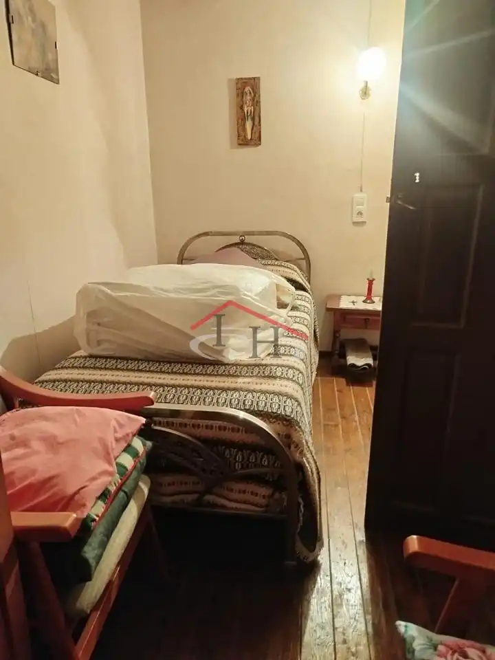 Dormitori de Casa o xalet en venda en León Capital  amb Calefacció, Jardí privat i Traster