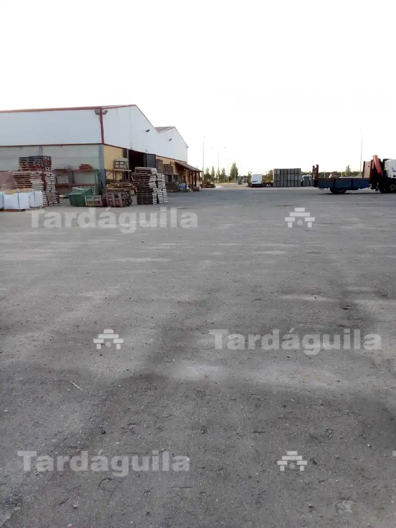 Parkplatz von Fabrikhallen zum Verkauf in Sancti-Spíritus (Salamanca)