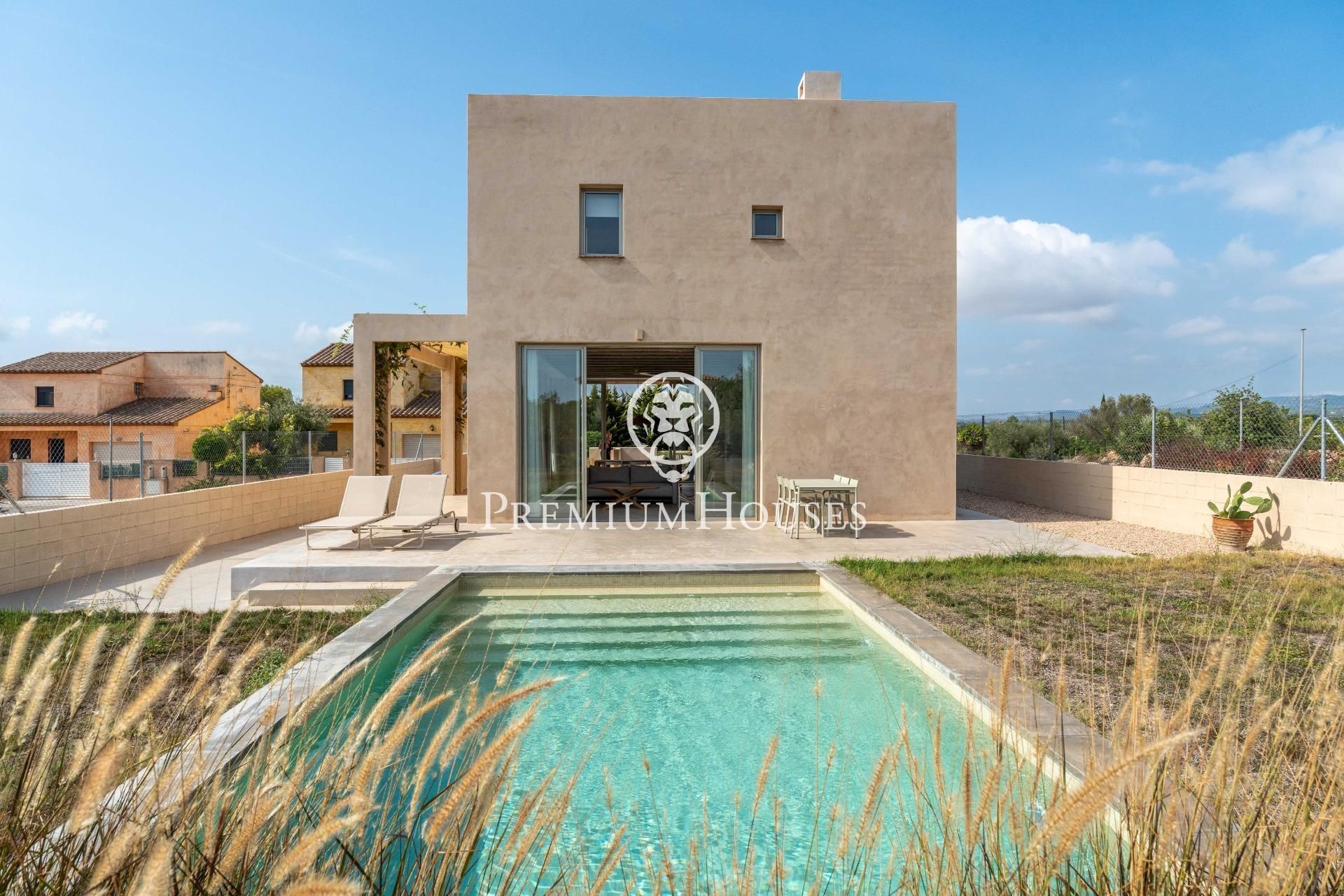 Vista exterior de Casa o xalet en venda en L'Ampolla amb Aire condicionat, Calefacció i Jardí privat