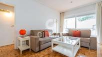 Living room of Flat for sale in  Madrid Capital  with Terrace, Storage room and Furnished