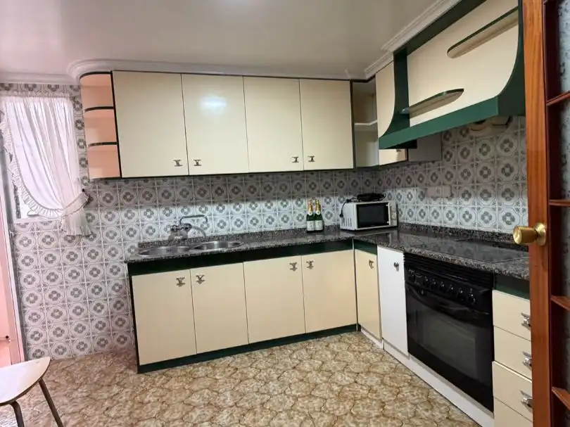 Appartamento con ascensore in affitto a Calle Maria Cases 9, imagen 5