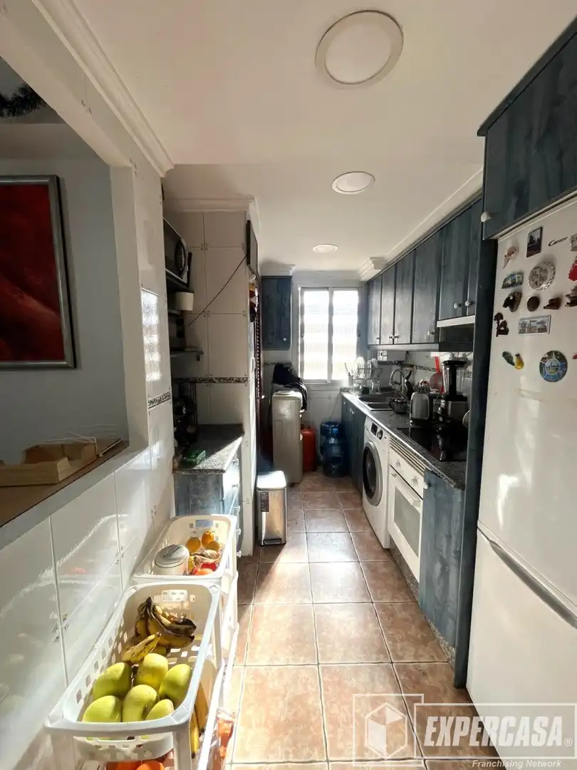 Kitchen of Flat for sale in Valencia  with Air Conditioner