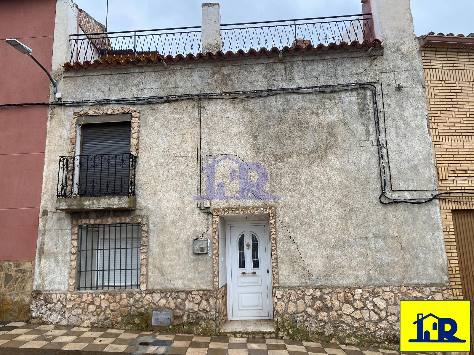 Vista exterior de Casa adosada en venda en Valverde de Júcar amb Terrassa