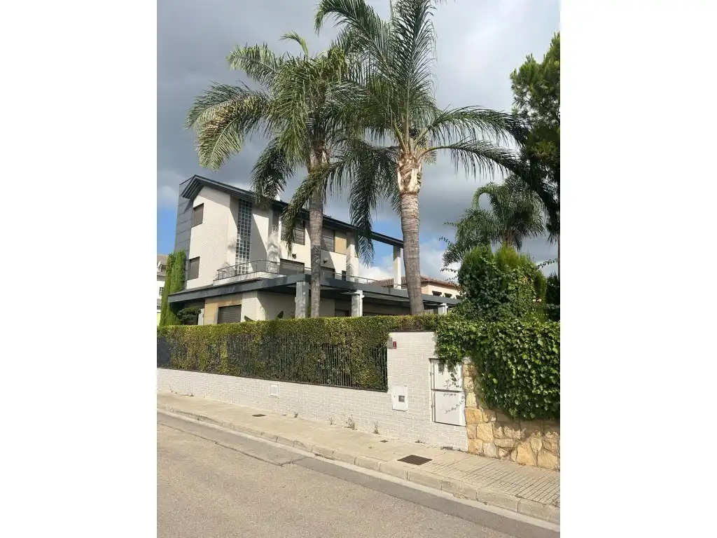 Vista exterior de Casa o xalet en venda en Gandia amb Aire condicionat, Jardí privat i Terrassa