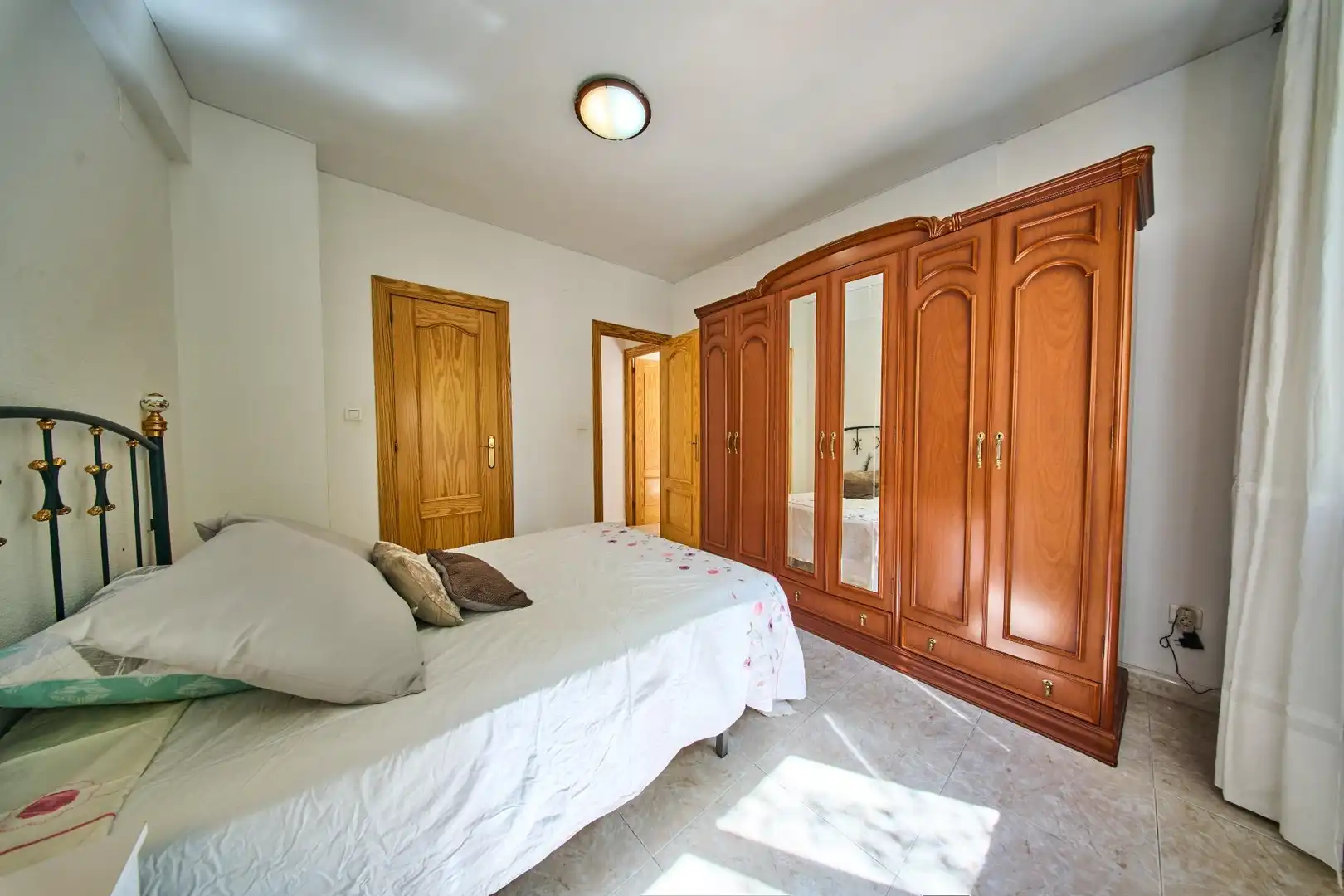 Bedroom of Flat for sale in Granada  with Air Conditioner and Balcony