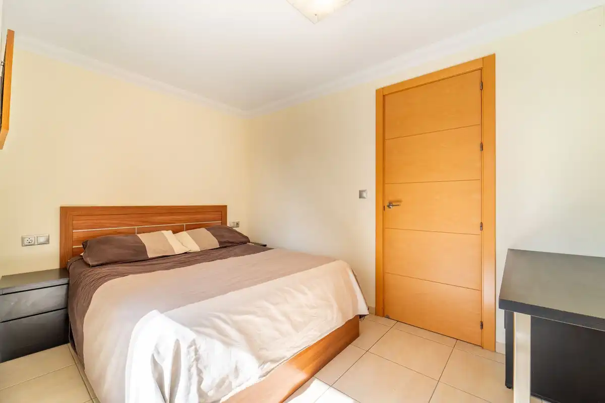 Habitación de Apartamento de alquiler en Benalmádena con Aire acondicionado y Piscina comunitaria