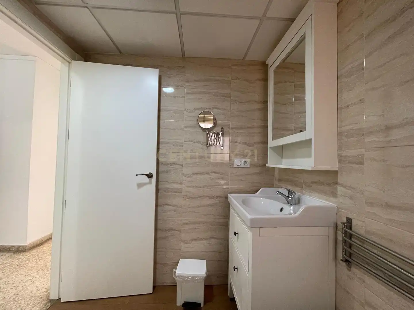 Baño de Piso de alquiler en Granada con Lavadora, Microondas y TV