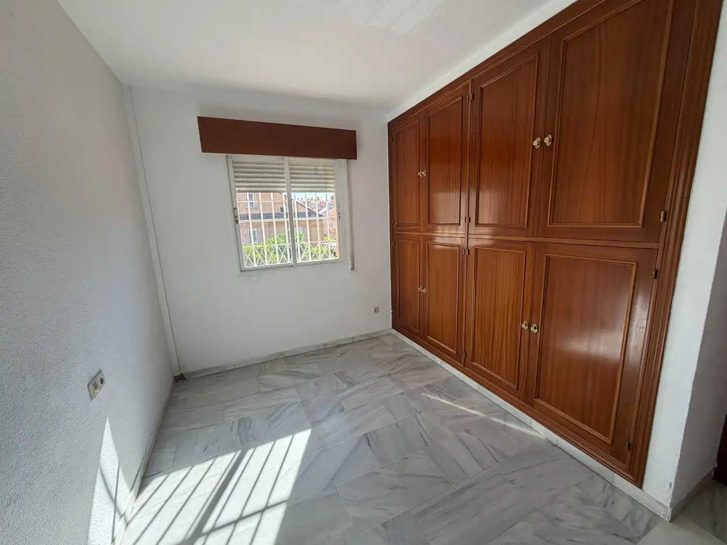 Schlafzimmer von Wohnung zur Miete in Sevilla mit Klimaanlage und Terrasse
