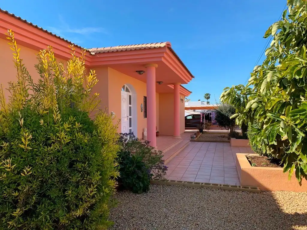 Exterior view of Houses for sale in L'Alfàs del Pi  with Air Conditioner, Heating and Private garden