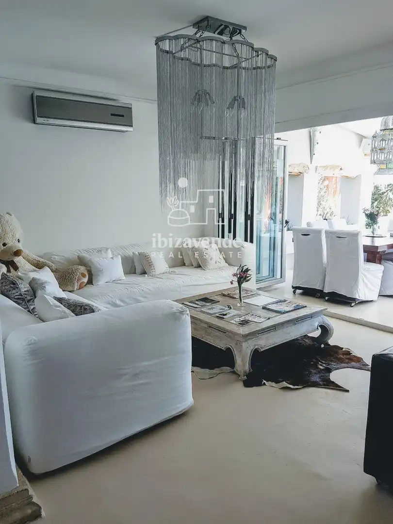 Living room of Houses for sale in Santa Eulària des Riu  with Air Conditioner, Private garden and Terrace