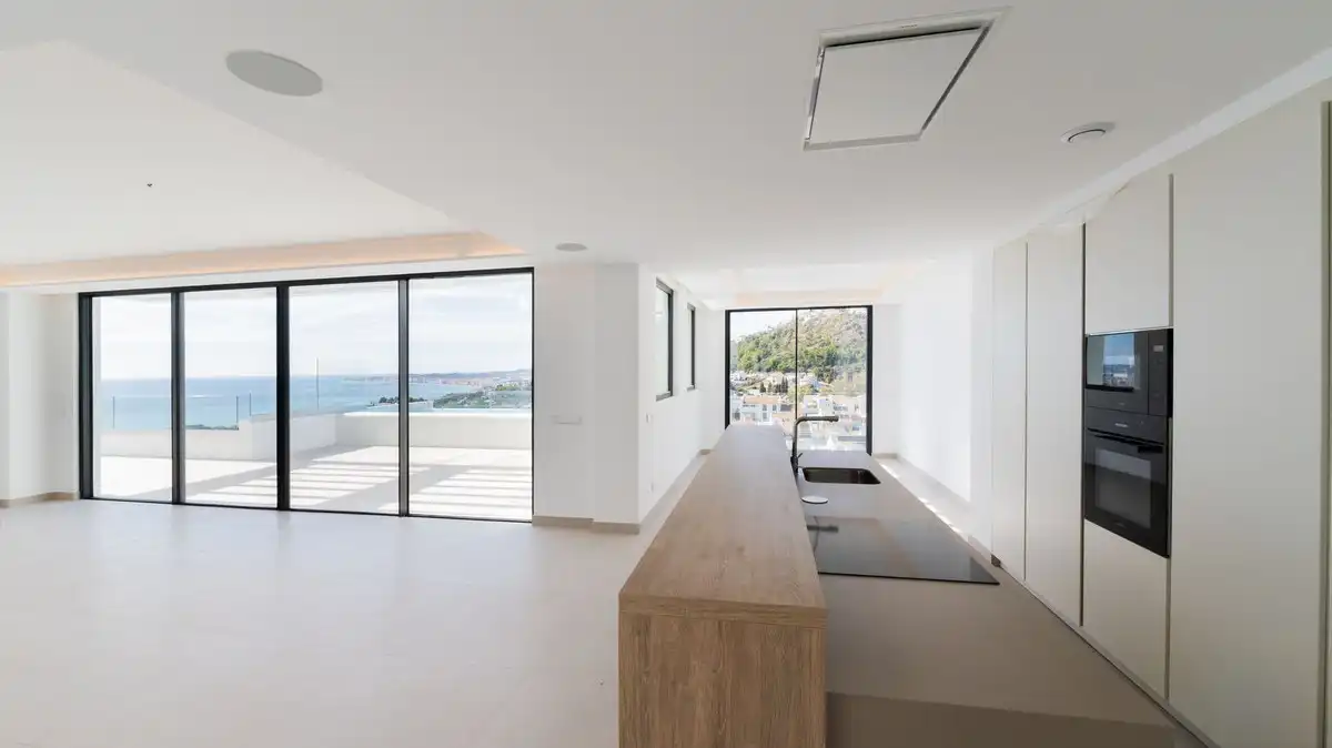 Küche von Einfamilien-Reihenhaus zum Verkauf in Benalmádena mit Klimaanlage, Terrasse und Abstellraum