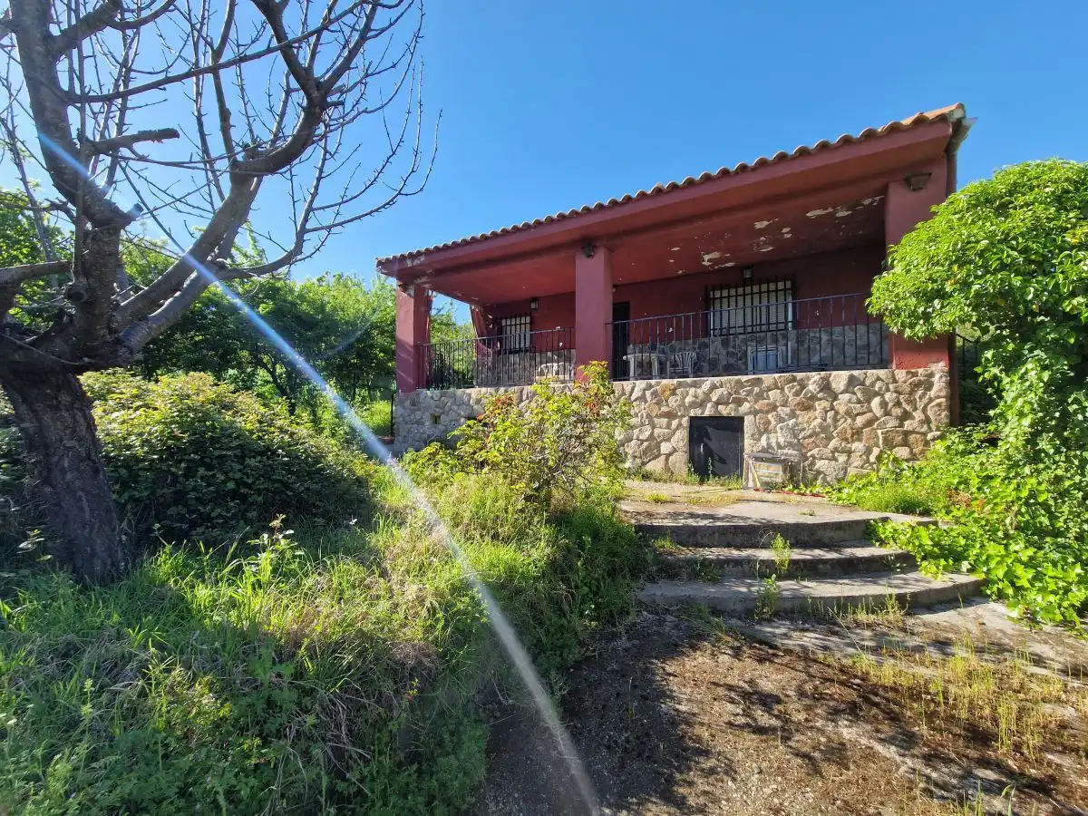 Vista exterior de Casa o xalet en venda en Casas del Castañar amb Terrassa i Traster
