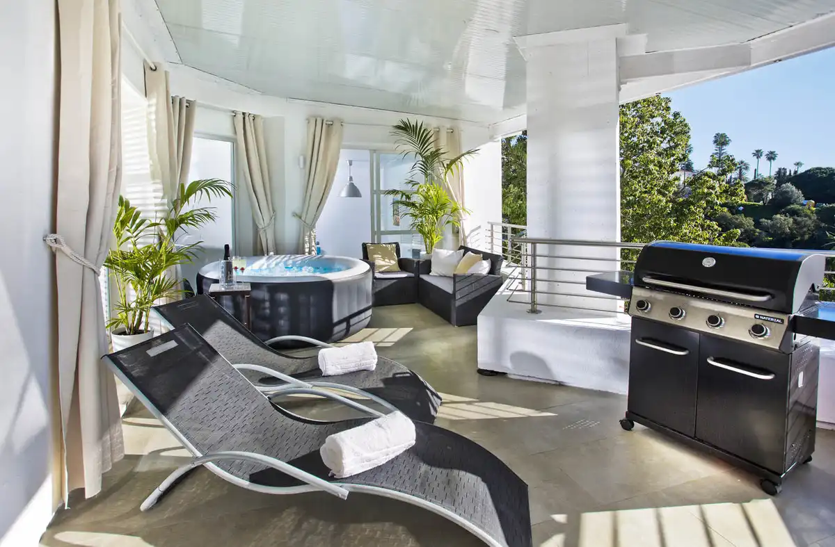 Terrassa de Casa o xalet en venda en Marbella amb Aire condicionat, Calefacció i Jardí privat