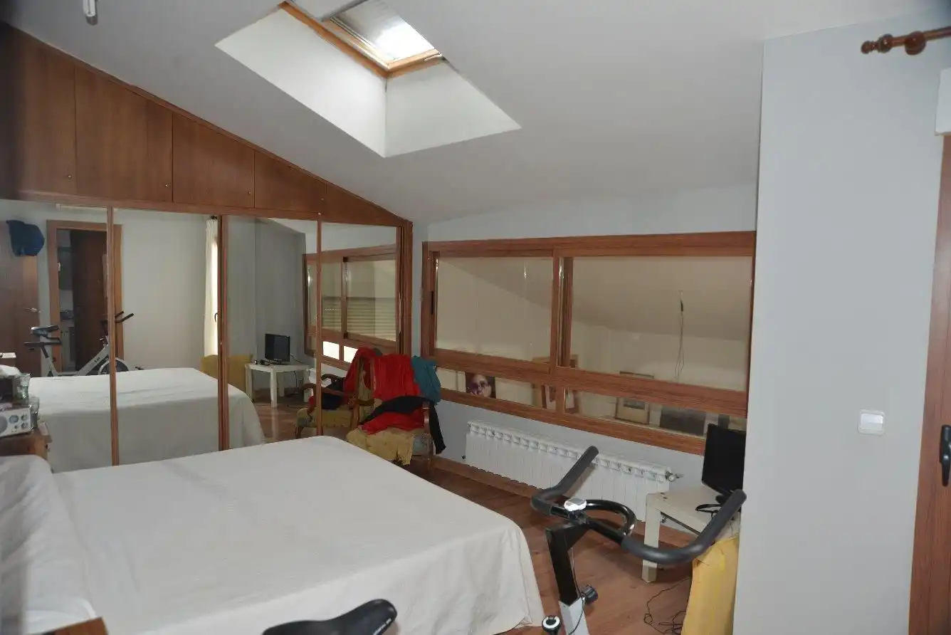 Habitación de Casa o chalet en venta en Cuenca con Calefacción, Parquet y Terraza