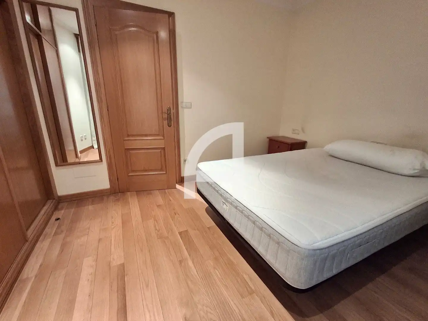 Dormitori de Pis de lloguer en Vigo  amb Calefacció, Parquet i Moblat