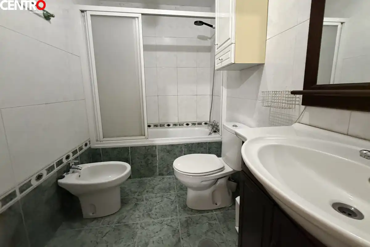 Baño de Piso en venta en Granada con Aire acondicionado, Calefacción y Jardín privado