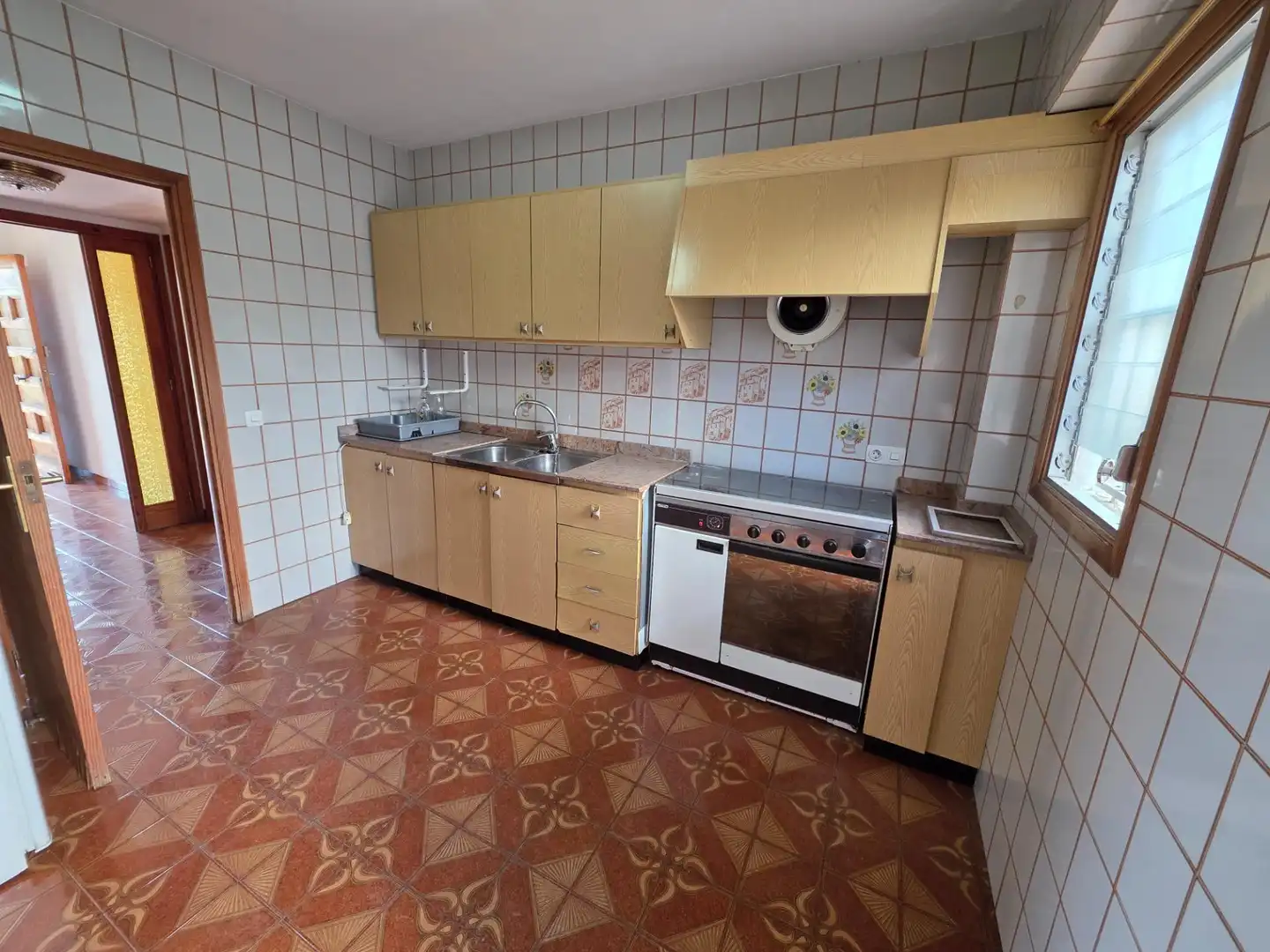 Küche von Erdgeschoss zum Verkauf in Alcúdia mit Klimaanlage, Privatgarten und Terrasse