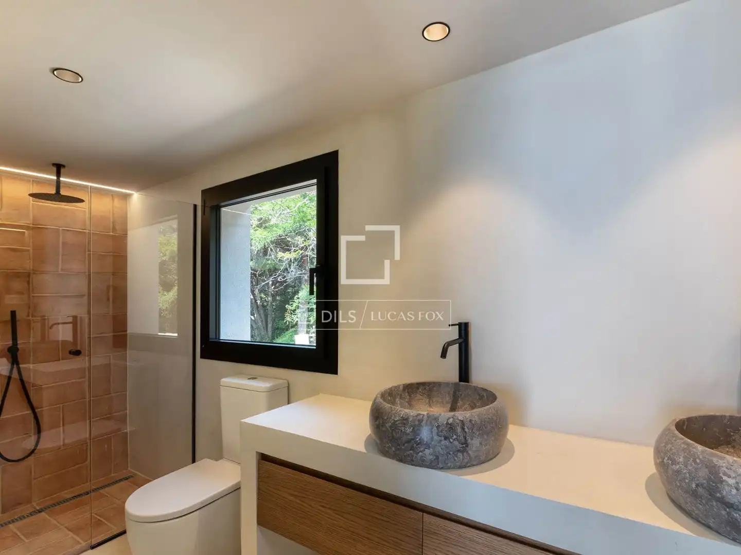 Badezimmer von Haus oder Chalet zum Verkauf in Lloret de Mar mit Klimaanlage, Heizung und Privatgarten