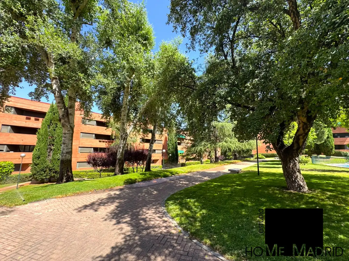 Vista exterior de Piso en venta en Madrid con Aire acondicionado, Calefacción y Jardín privado