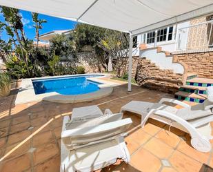 Piscina de Casa o xalet en venda en Benalmádena amb Aire condicionat, Jardí privat i Terrassa