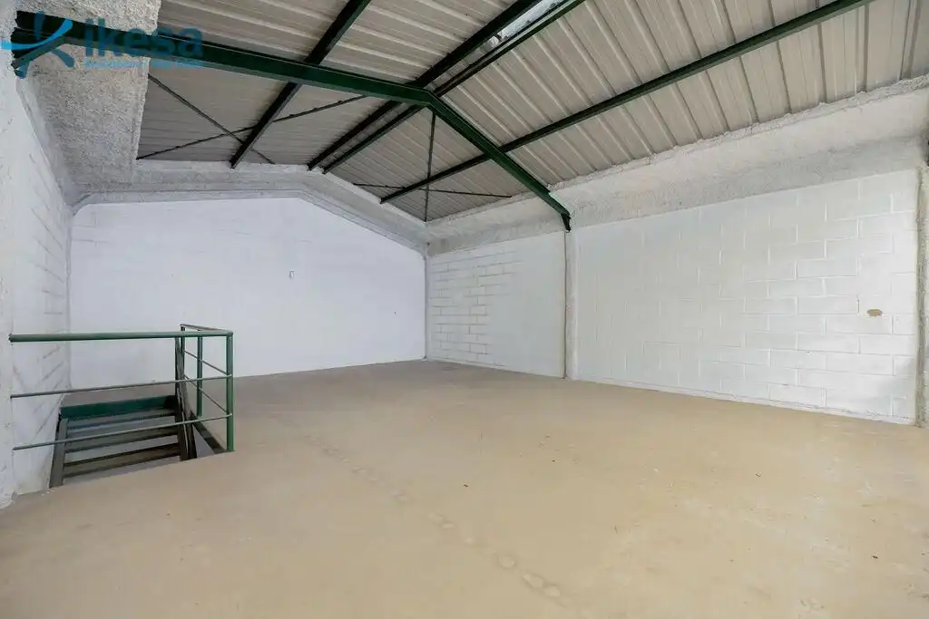 Fabrikhallen zum Verkauf in Nuevo Parque - Los Rosales - Tráfico Pesado