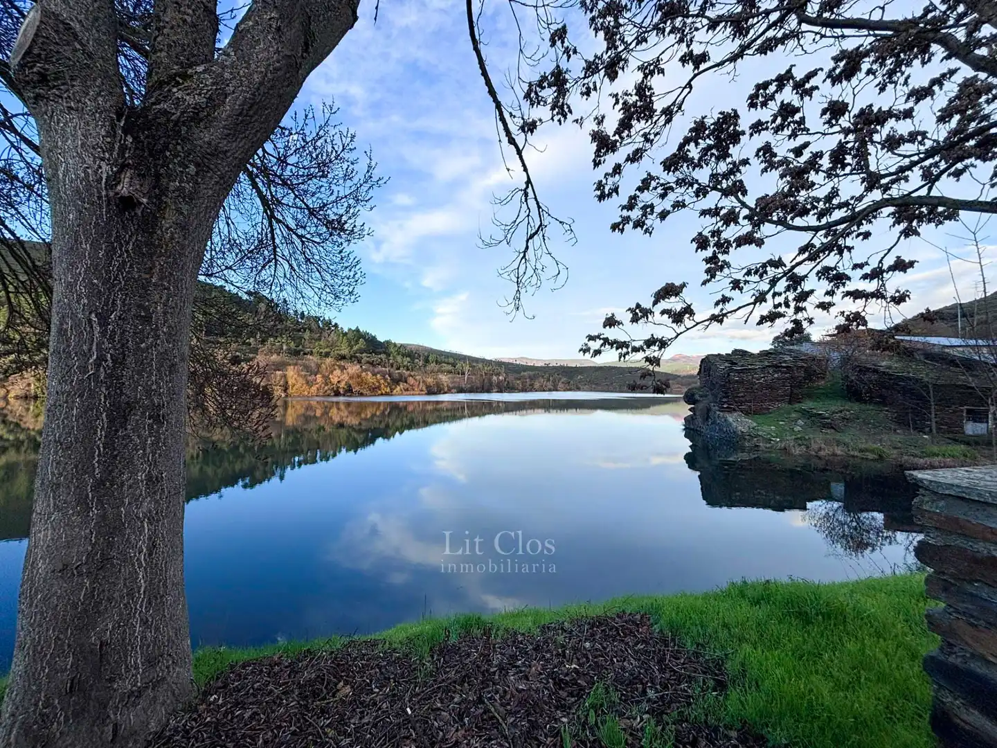 Vista exterior de Casa o xalet en venda en Carballeda de Valdeorras amb Calefacció i Moblat