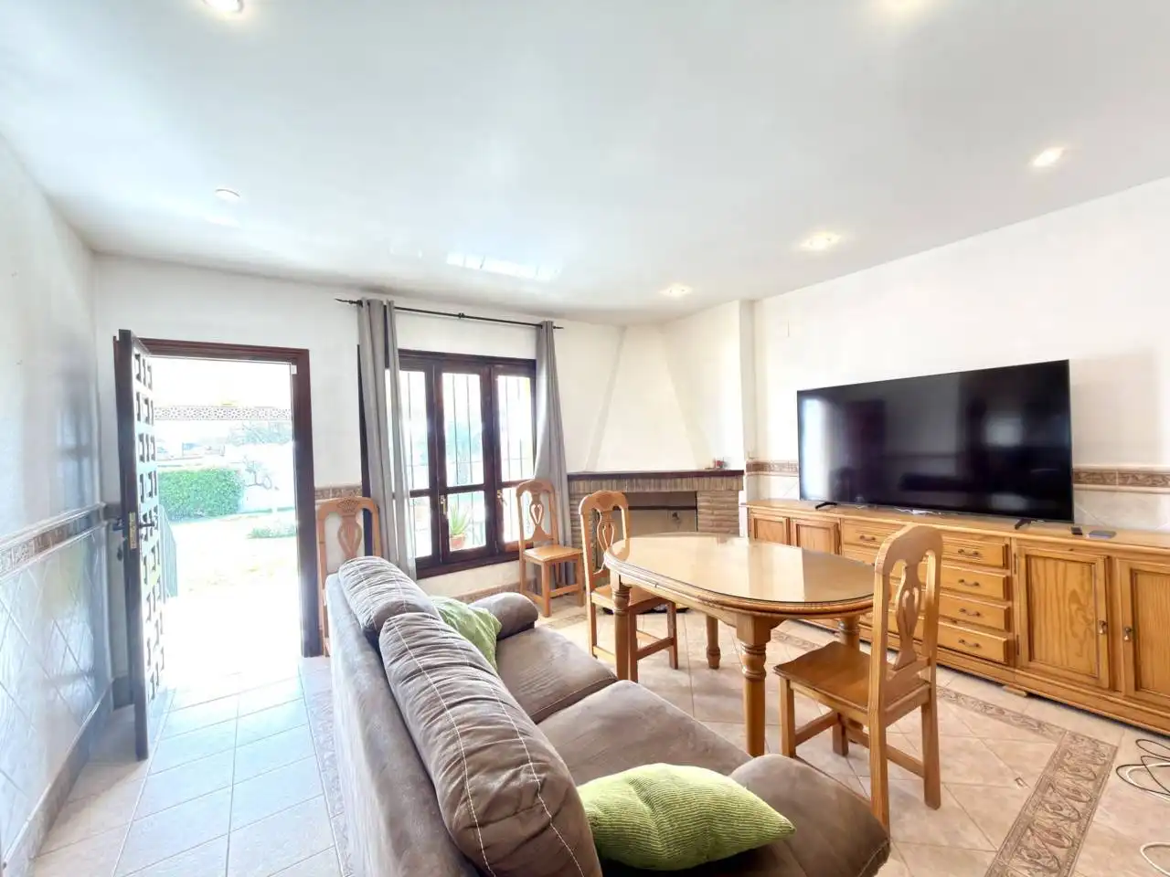 Living room of Houses for sale in Rincón de la Victoria  with Private garden, Terrace and Swimming Pool