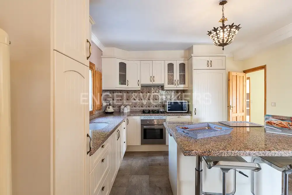 Cocina de Casa o chalet de alquiler en Turís con Aire acondicionado, Calefacción y Jardín privado