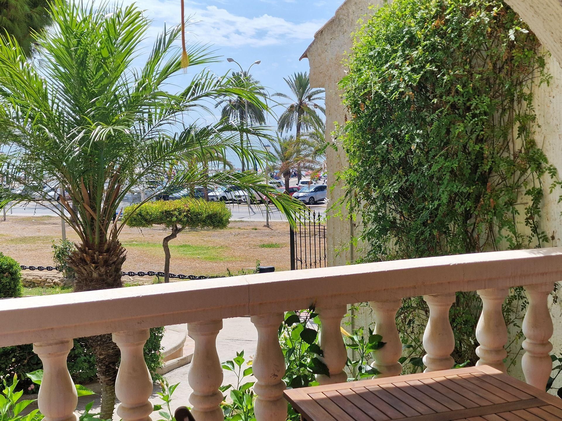 Casa adosada en venda a  Avenida Santiago Bernabéu, Calas Santiago Bernabéu