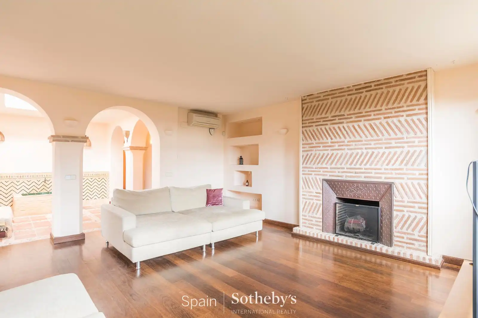 Sala d'estar de Casa o xalet en venda en Las Rozas de Madrid amb Aire condicionat, Calefacció i Jardí privat