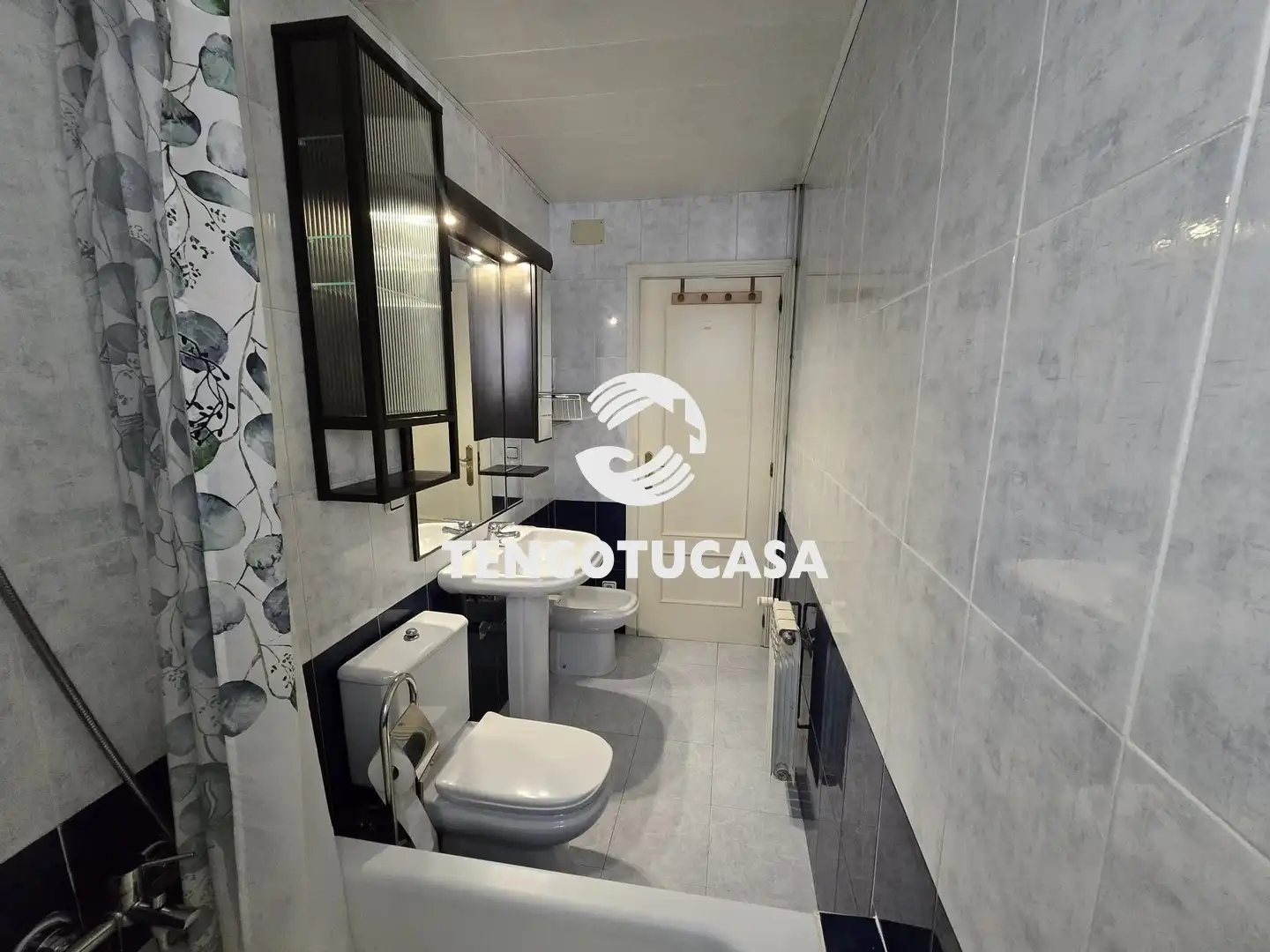 Bathroom of Flat for sale in Madrid  with Air Conditioner, Heating and Parquet flooring