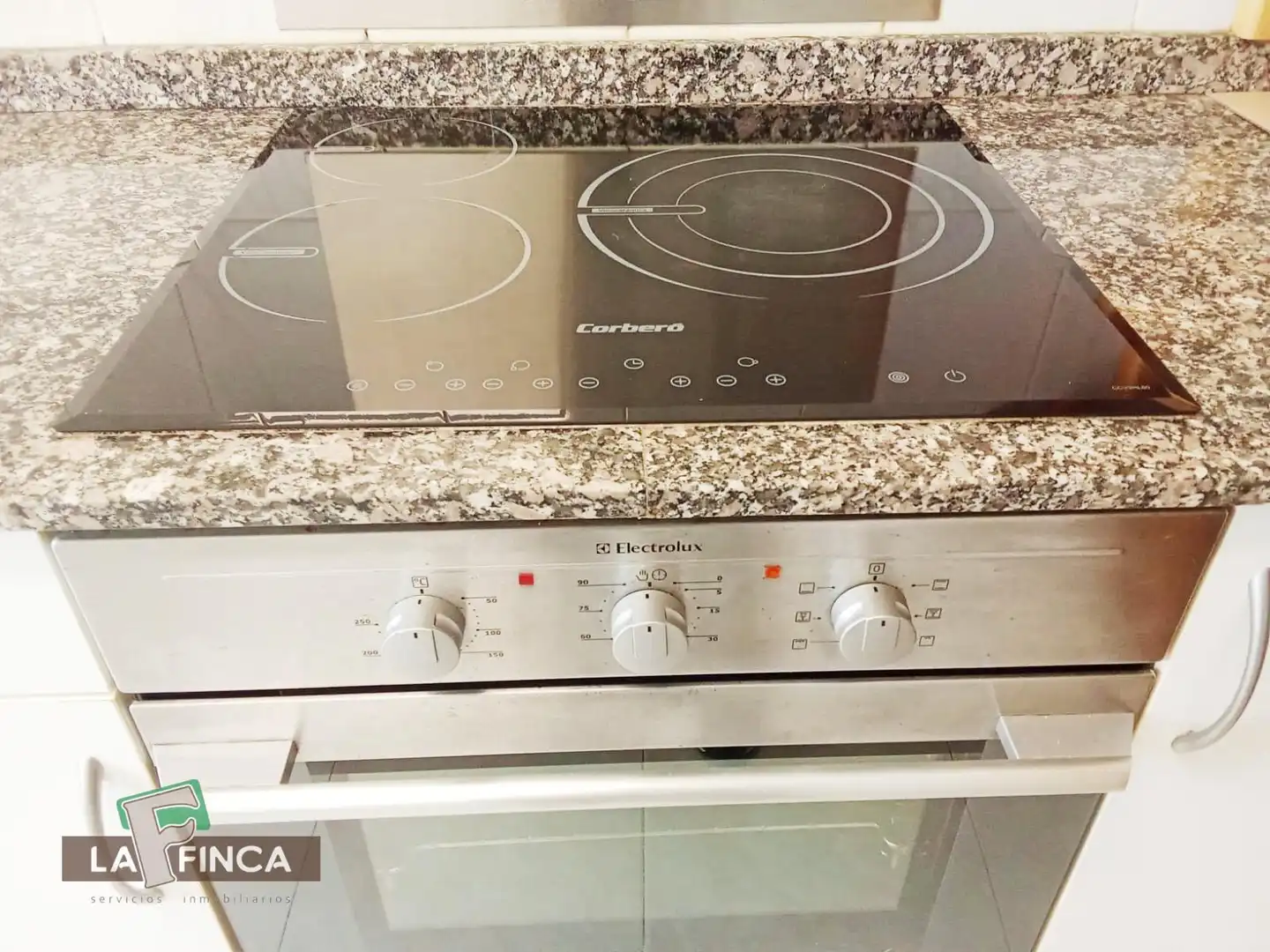 Cuina de Pis en venda en Gijón  amb Calefacció, Traster i Moblat