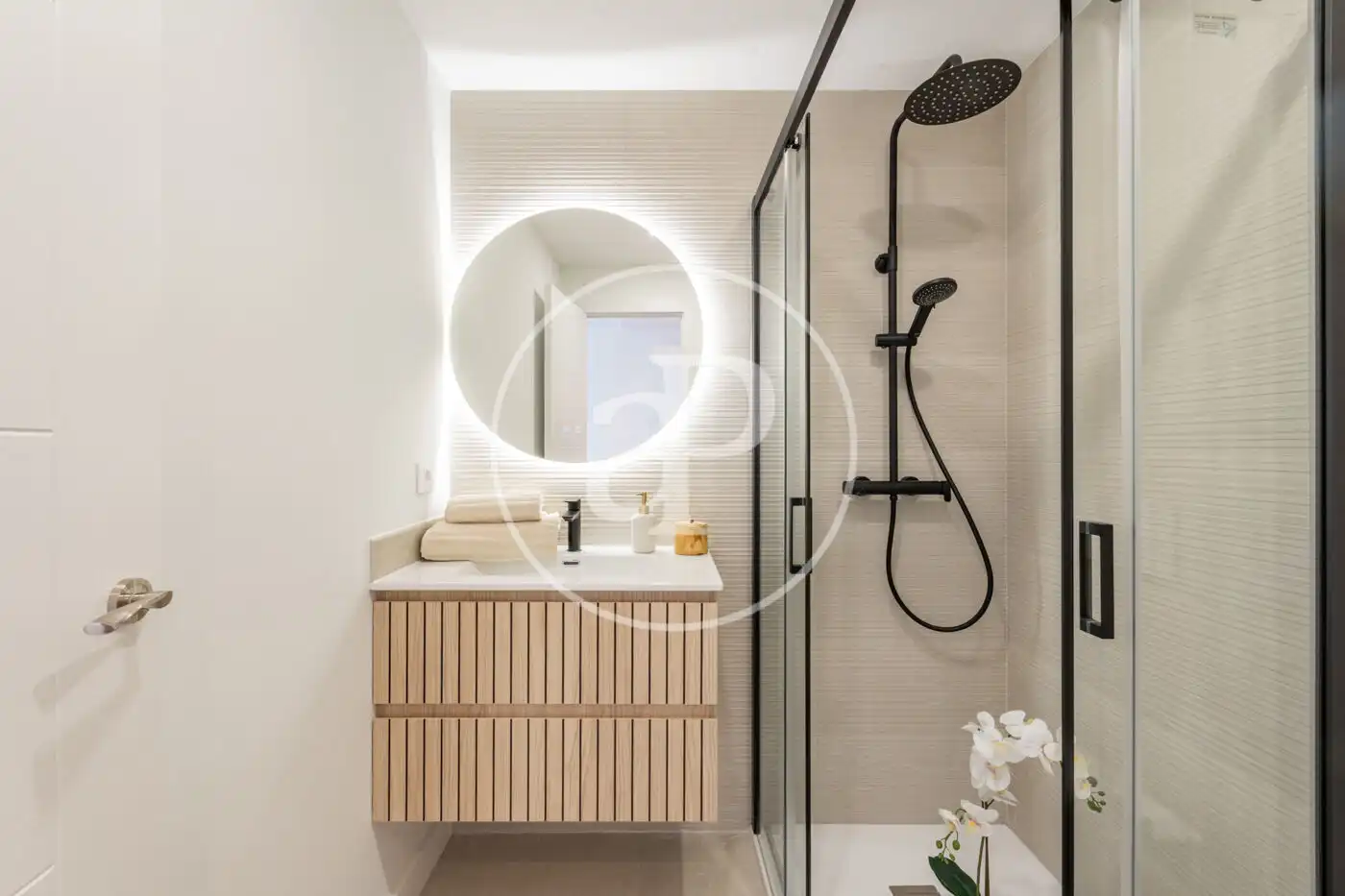 Bathroom of Flat for sale in Madrid  with Air Conditioner, Heating and Terrace