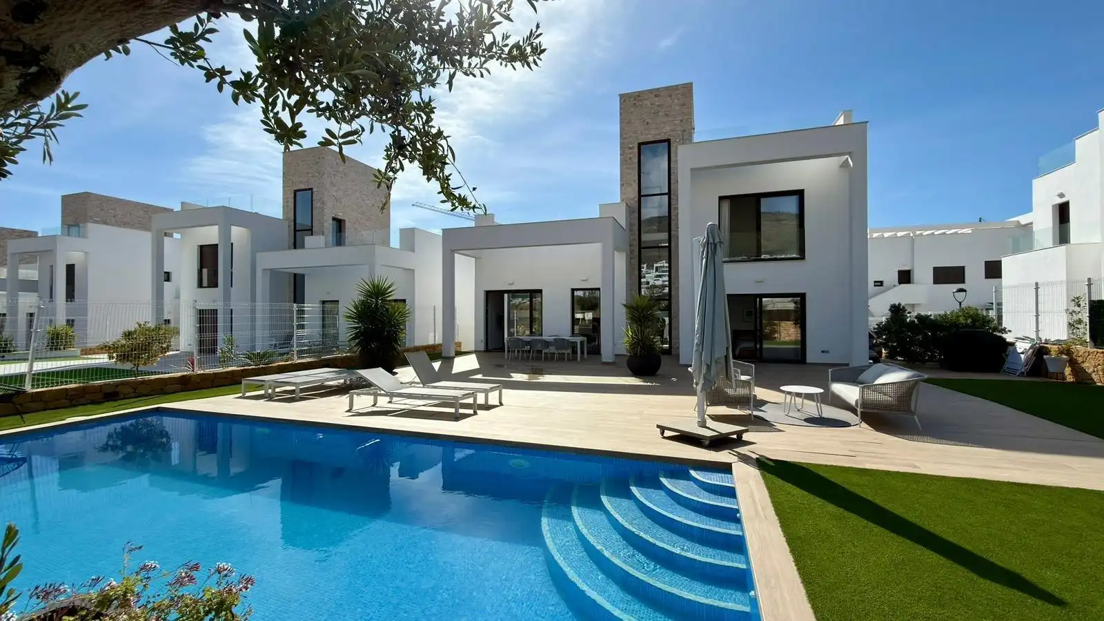 Chalet con piscina en venta en Calle EQUADOR, imagen 4