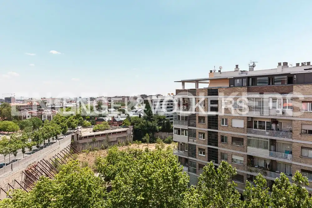 Terrassa de Pis en venda en Madrid amb Aire condicionat, Calefacció i Jardí privat