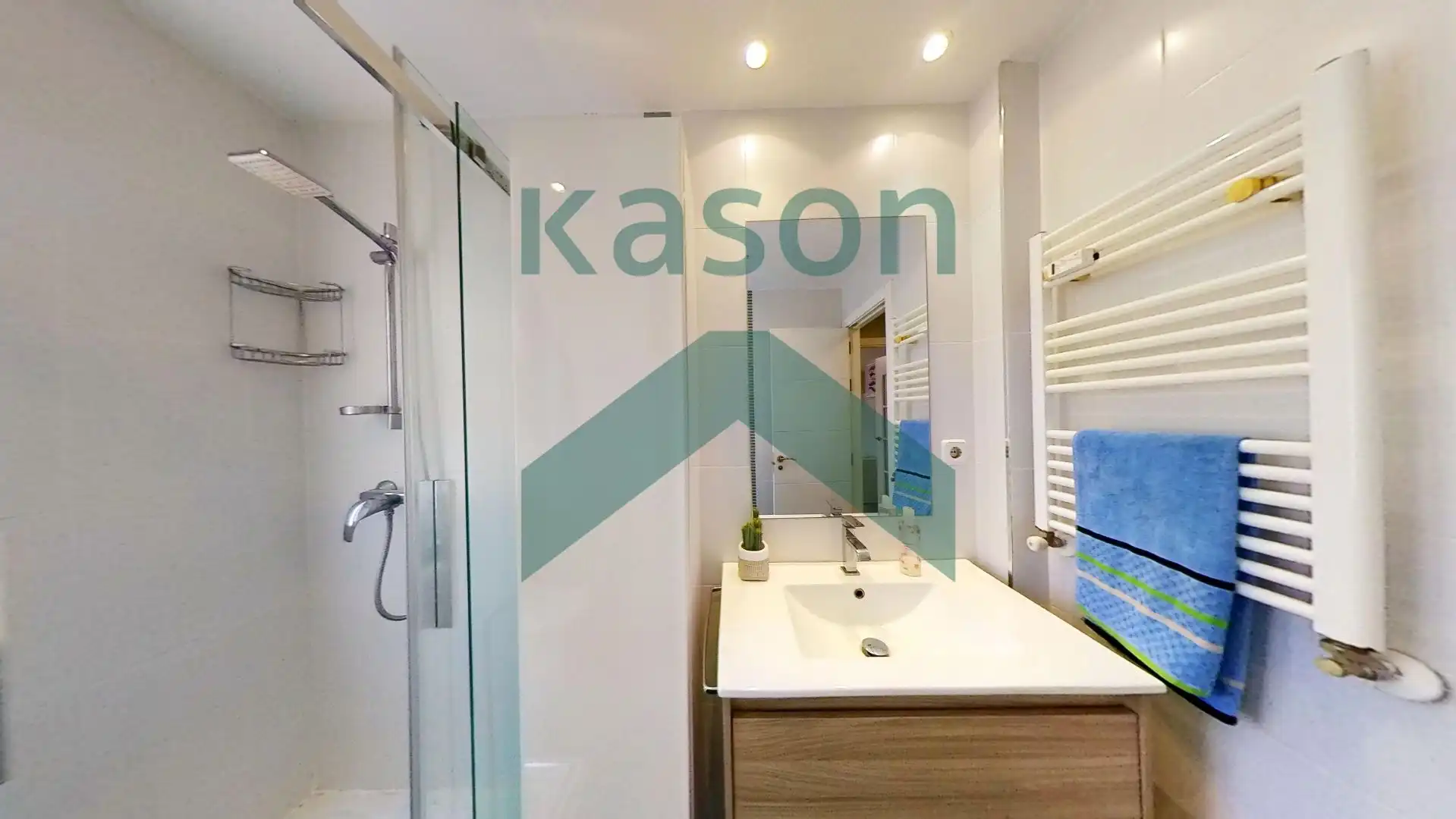 Badezimmer von Wohnung zum Verkauf in Madrid mit Klimaanlage und Heizung