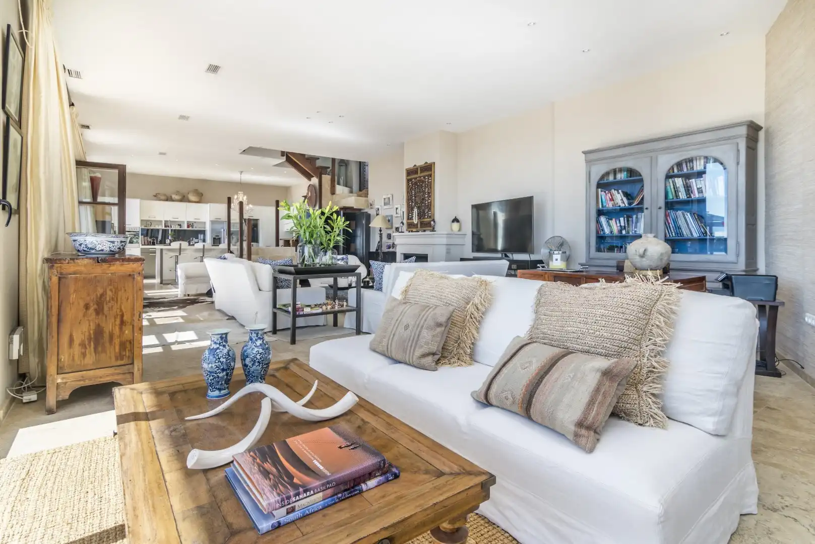 Living room of Detached homes for sale in Benahavís  with Terrace, Swimming Pool and Community pool