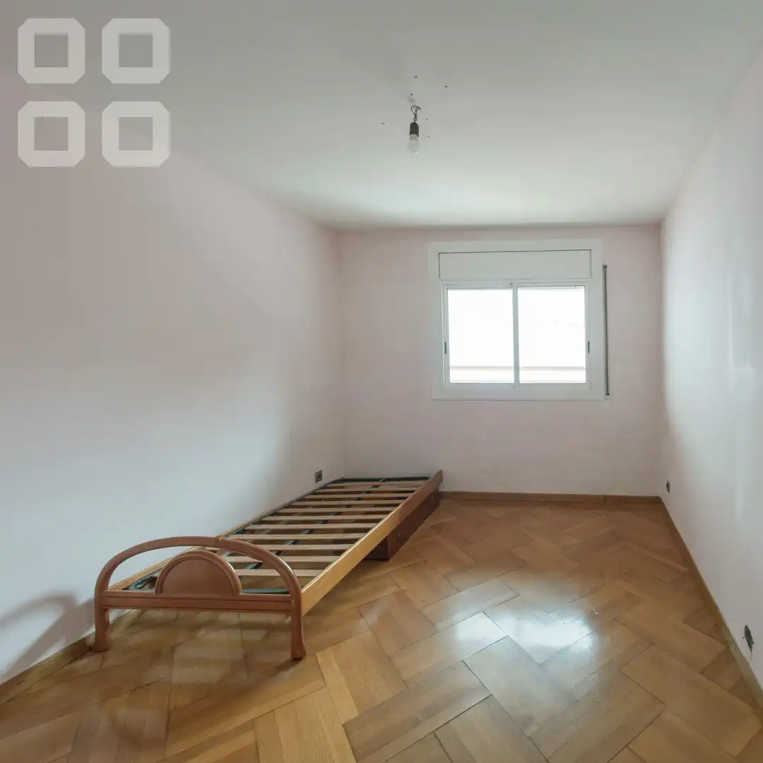 Habitación de Piso en venta en L'Hospitalet de Llobregat con Parquet, Terraza y Balcón