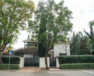 Vista exterior de Casa o xalet en venda en Bormujos amb Aire condicionat, Calefacció i Jardí privat