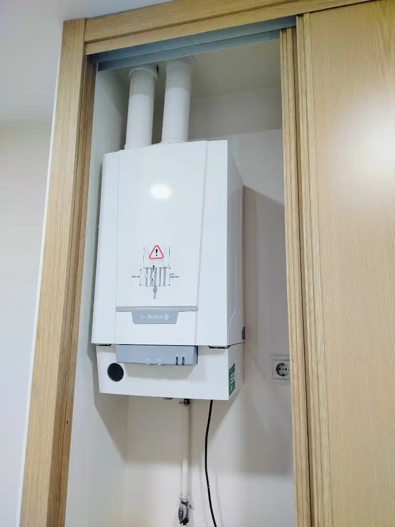 Bathroom of Flat for sale in Humanes de Madrid  with Air Conditioner and Heating
